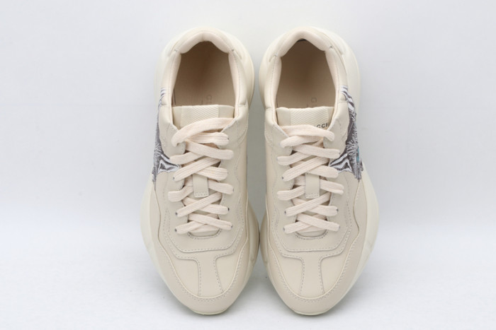 G*u*i* trainer sneaker19