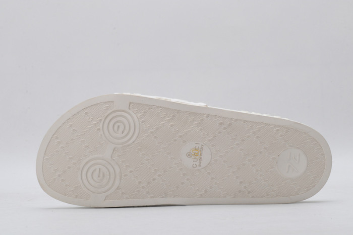 G*u*i* sandal11