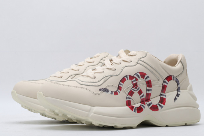 G*u*i* trainer sneaker23