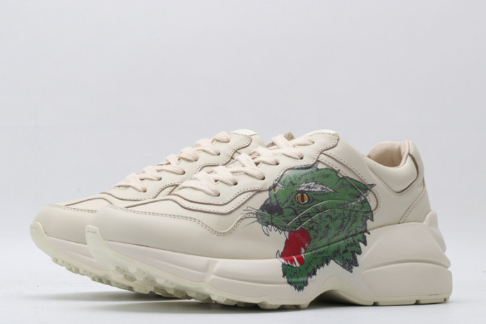G*u*i* trainer sneaker25