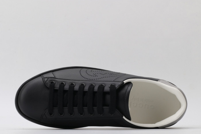 G*u*i* trainer sneaker56