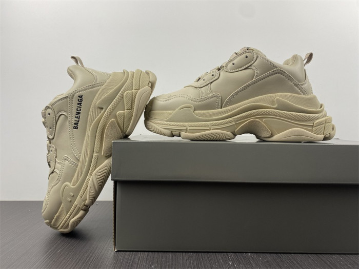 triples trainer sneakers 2000045