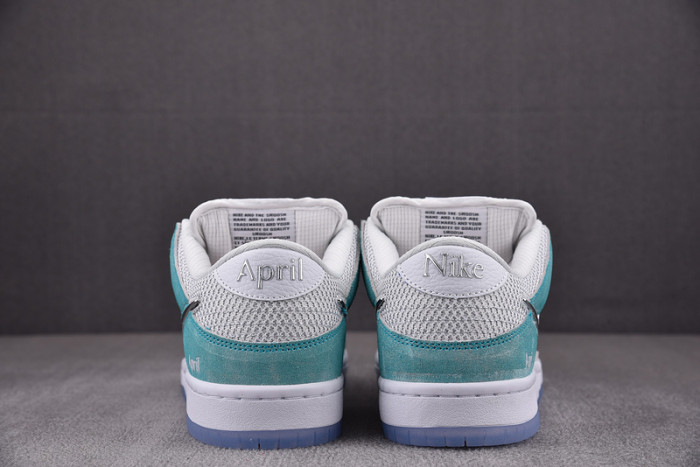 nike sb dunk low april skateboards fd2562-400