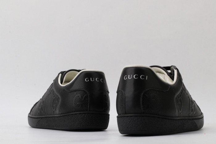 G*u*i* trainer sneaker71