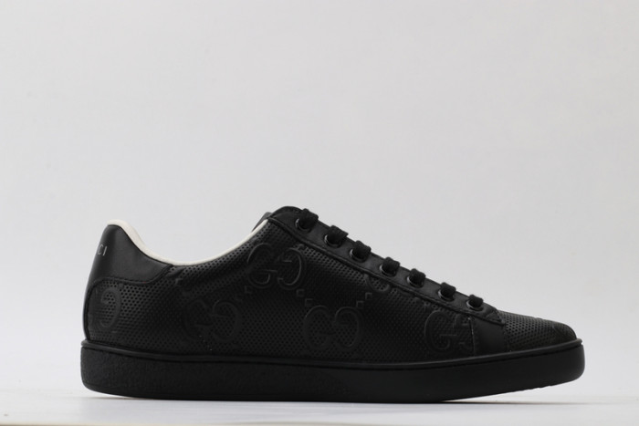 G*u*i* trainer sneaker71