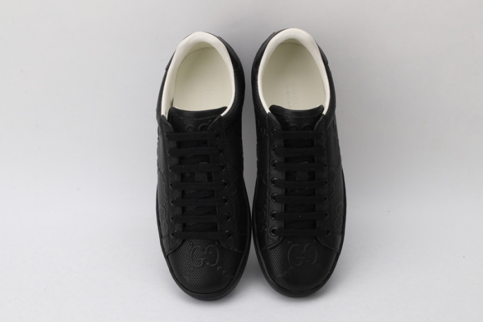G*u*i* trainer sneaker71