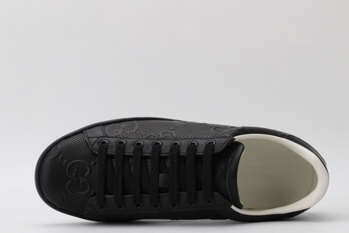 G*u*i* trainer sneaker71