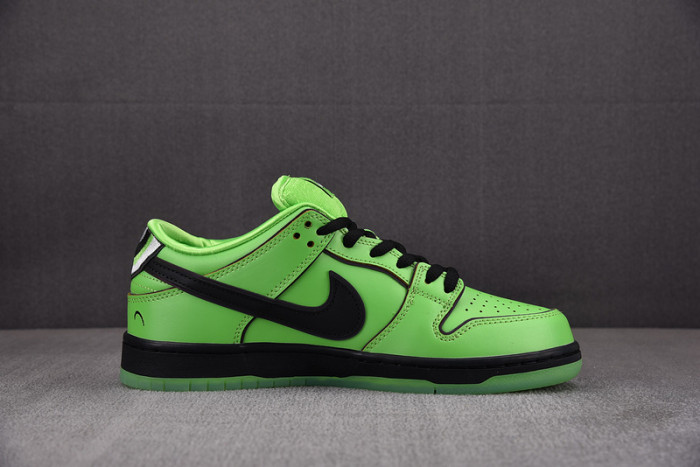 the powerpuff girls x dunk low pro sb qs 