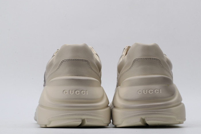 G*u*i* trainer sneaker4