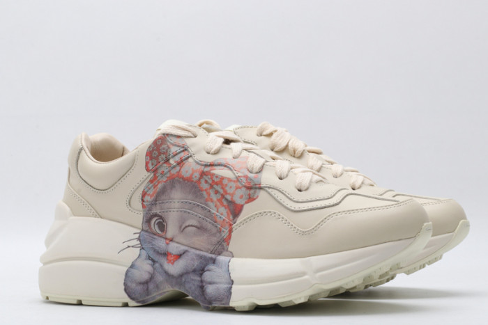 G*u*i* trainer sneaker22