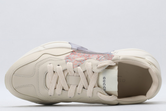 G*u*i* trainer sneaker22
