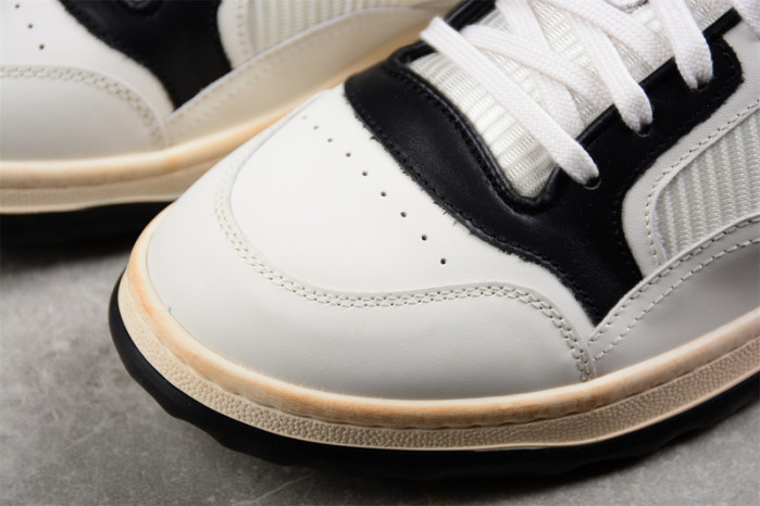 G*u*i* trainer sneaker 106