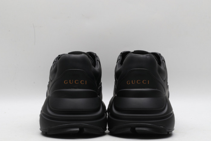 G*u*i* trainer sneaker 87