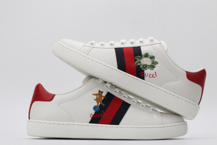G*u*i* trainer sneaker44