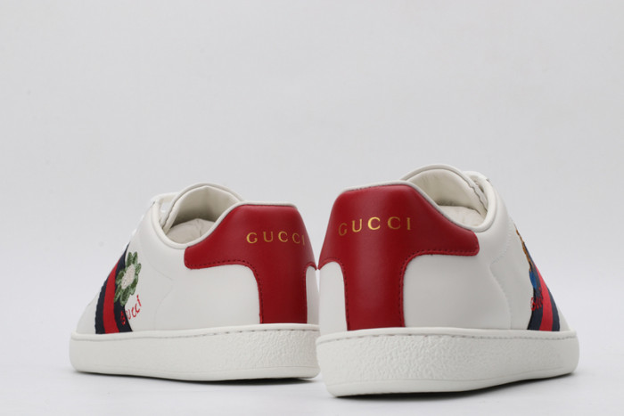 G*u*i* trainer sneaker44