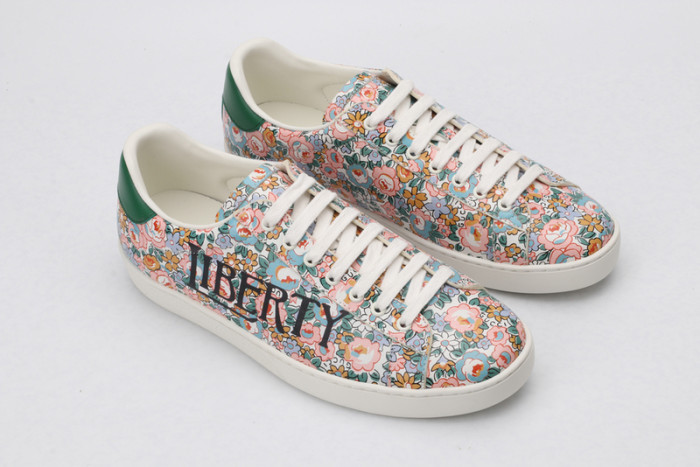 G*u*i* trainer sneaker69