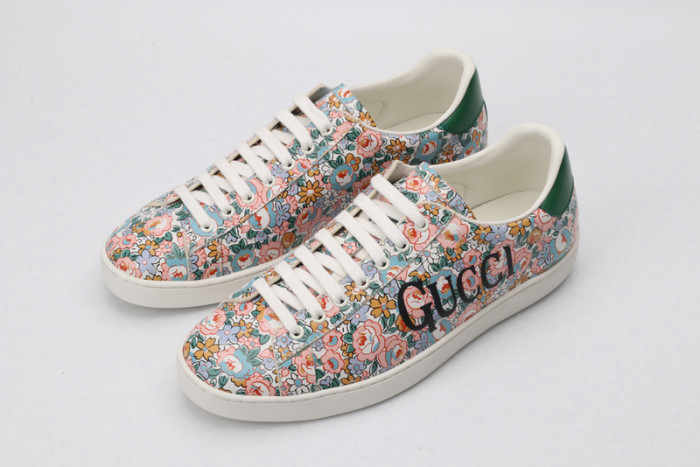 G*u*i* trainer sneaker69