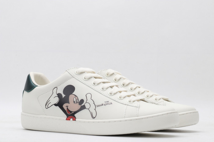 G*u*i* trainer sneaker68
