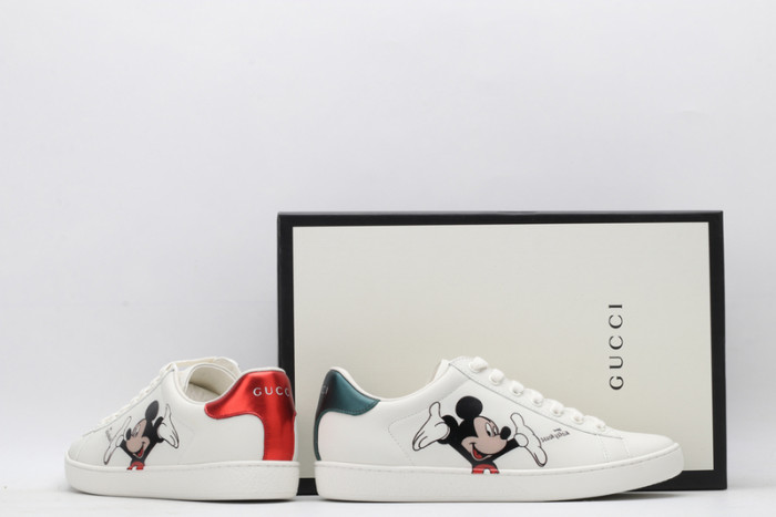 G*u*i* trainer sneaker68