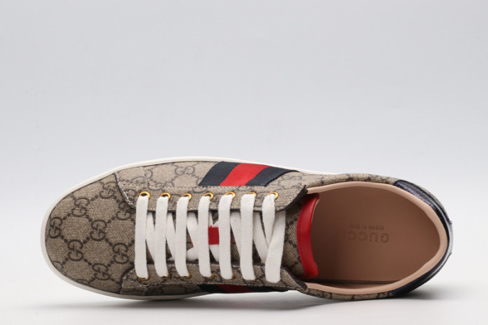 G*u*i* trainer sneaker75