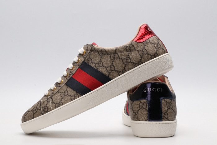 G*u*i* trainer sneaker75