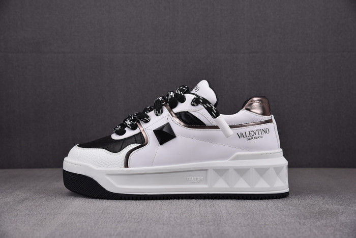 v*lentino garavani one stud sneakers m237037