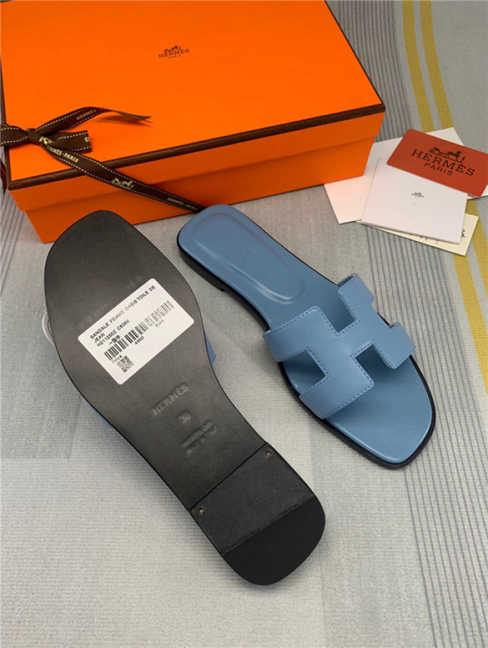 herme* sandal17