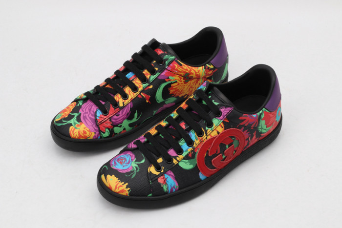 G*u*i* trainer sneaker66