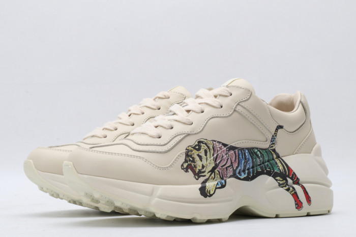G*u*i* trainer sneaker30