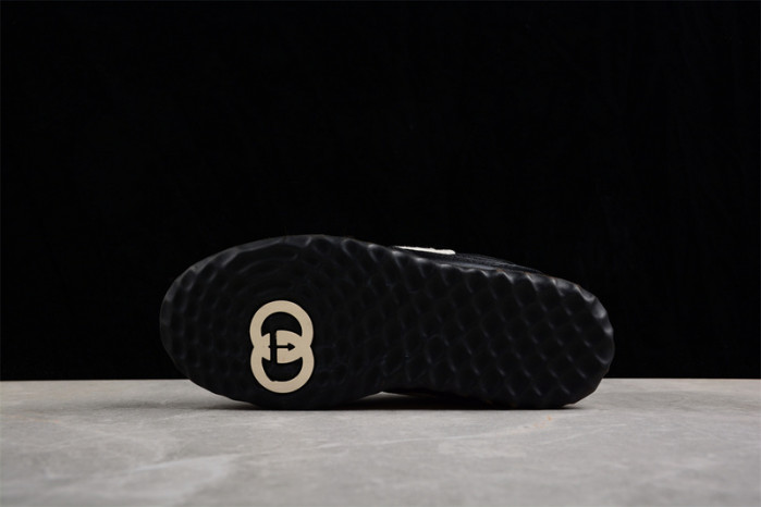 G*u*i* trainer sneaker 101