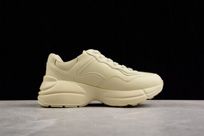 G*u*i* trainer sneaker 84