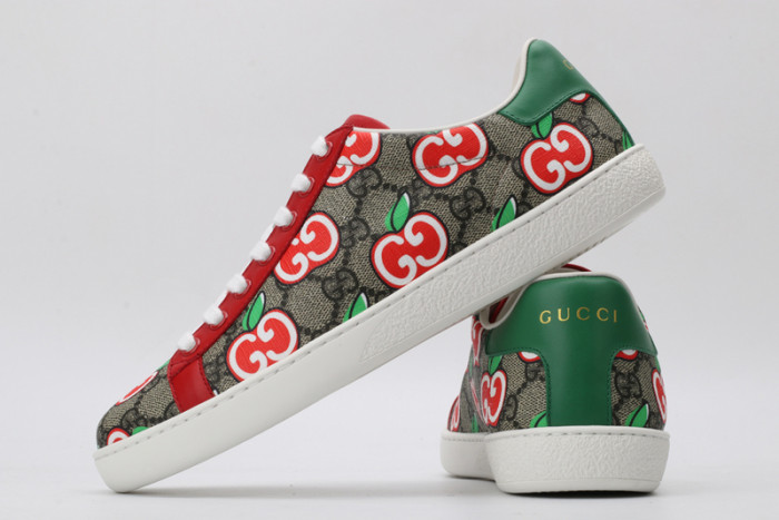 G*u*i* trainer sneaker45