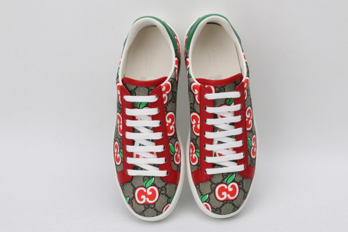 G*u*i* trainer sneaker45